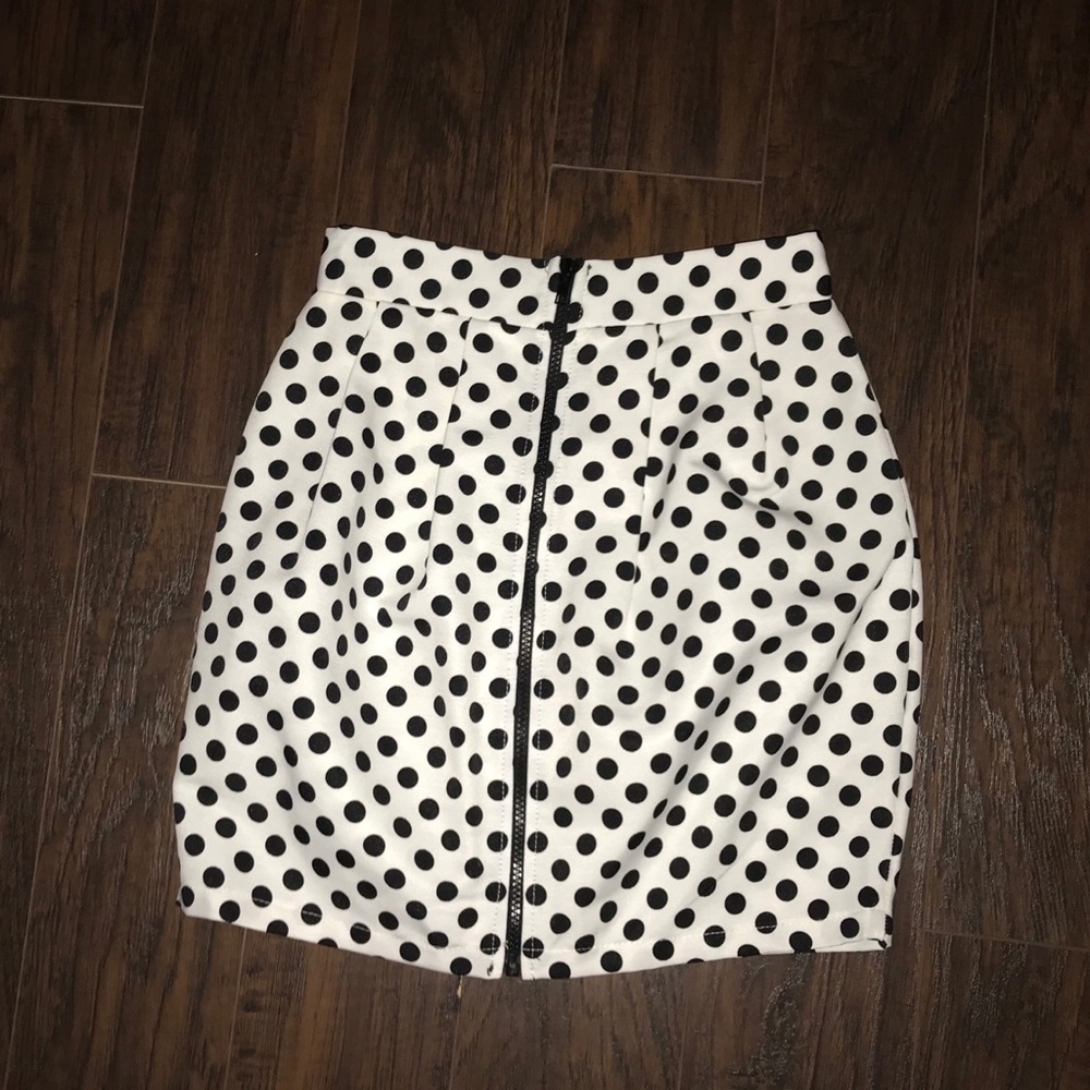 Painted threads skirt